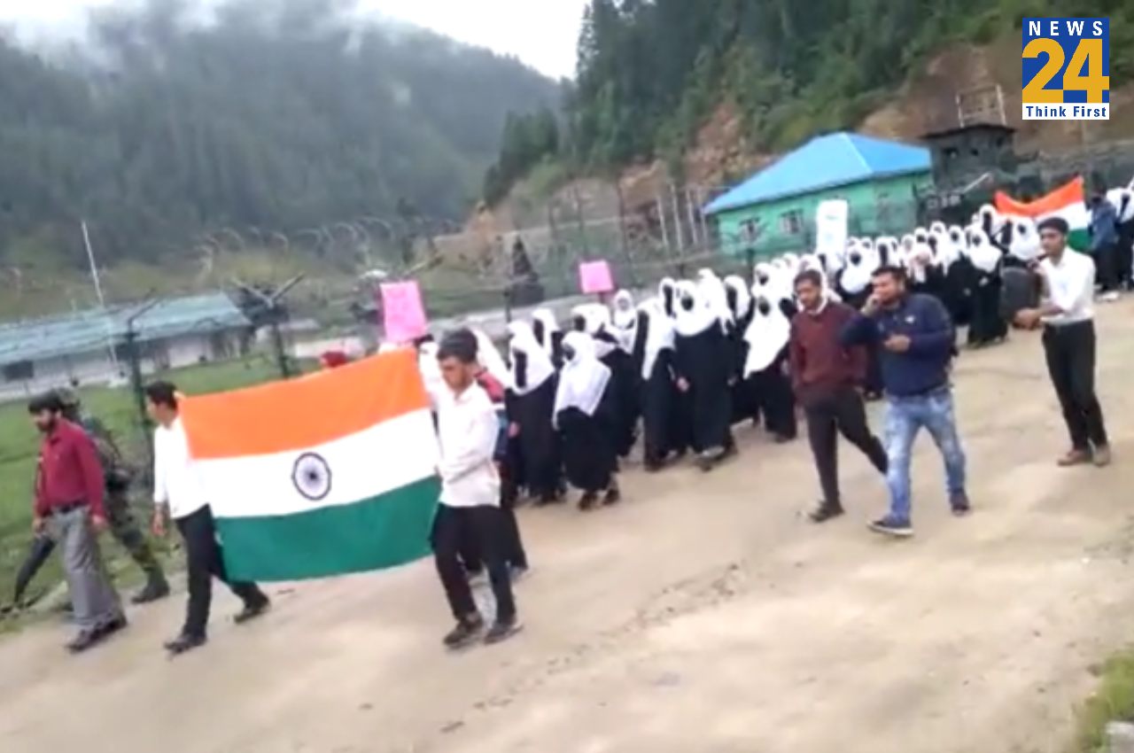 Students and teachers take out Tiranga March in Kashmir