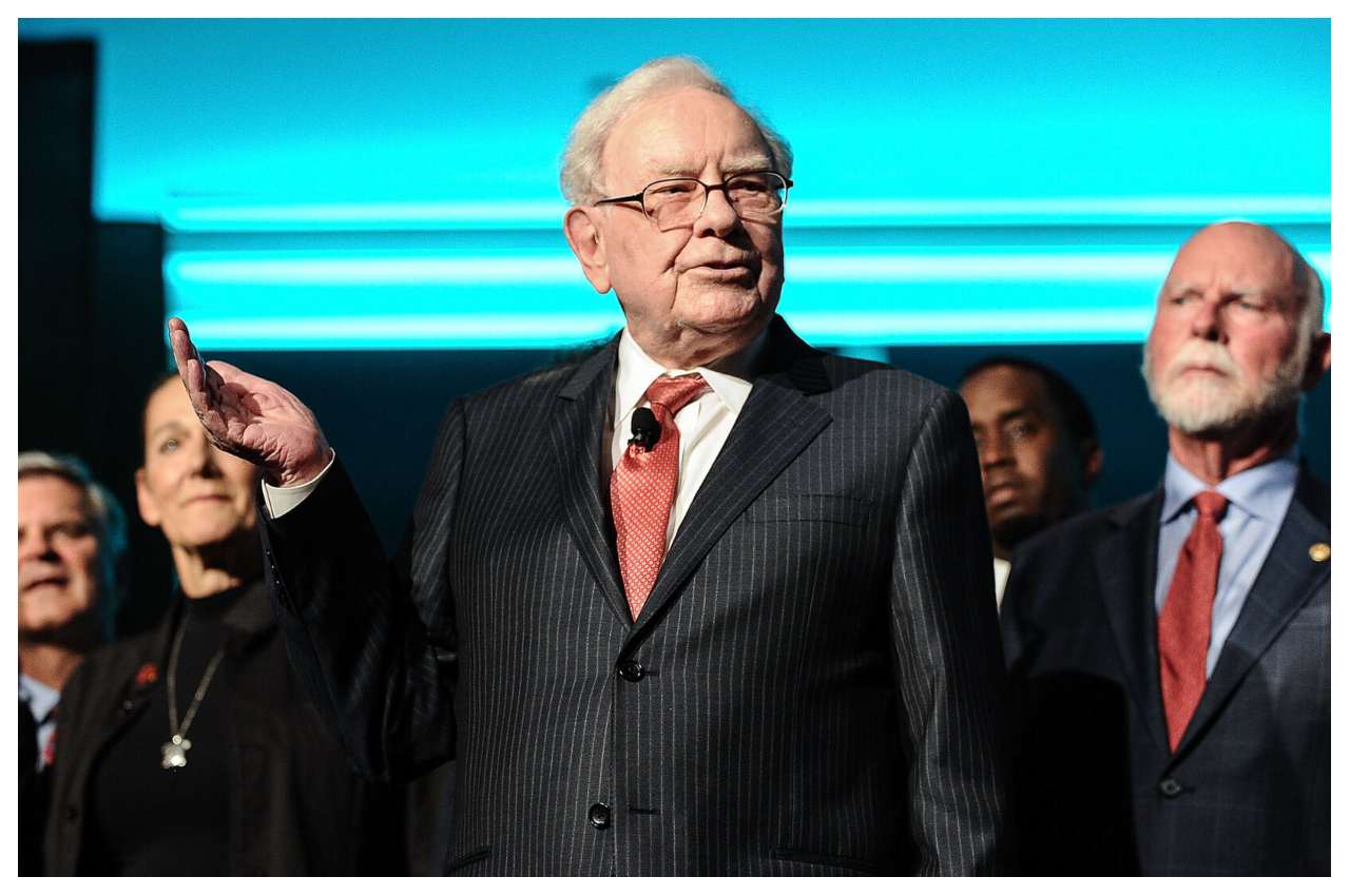 Warren Buffett tips, Warren Buffett, LinkedIn, Berkshire Hathaway, News24