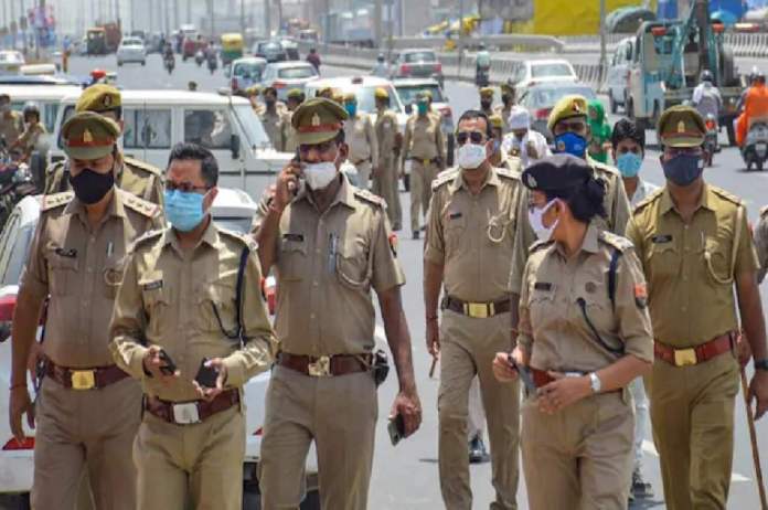 Delhi Police arrests 3 for smuggling illegal firearms