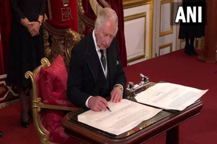 King Charles III signs the oath
