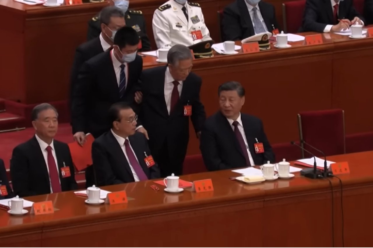 Xi Jinping looks as Ex-Chinese Prez led out from the Great Hall