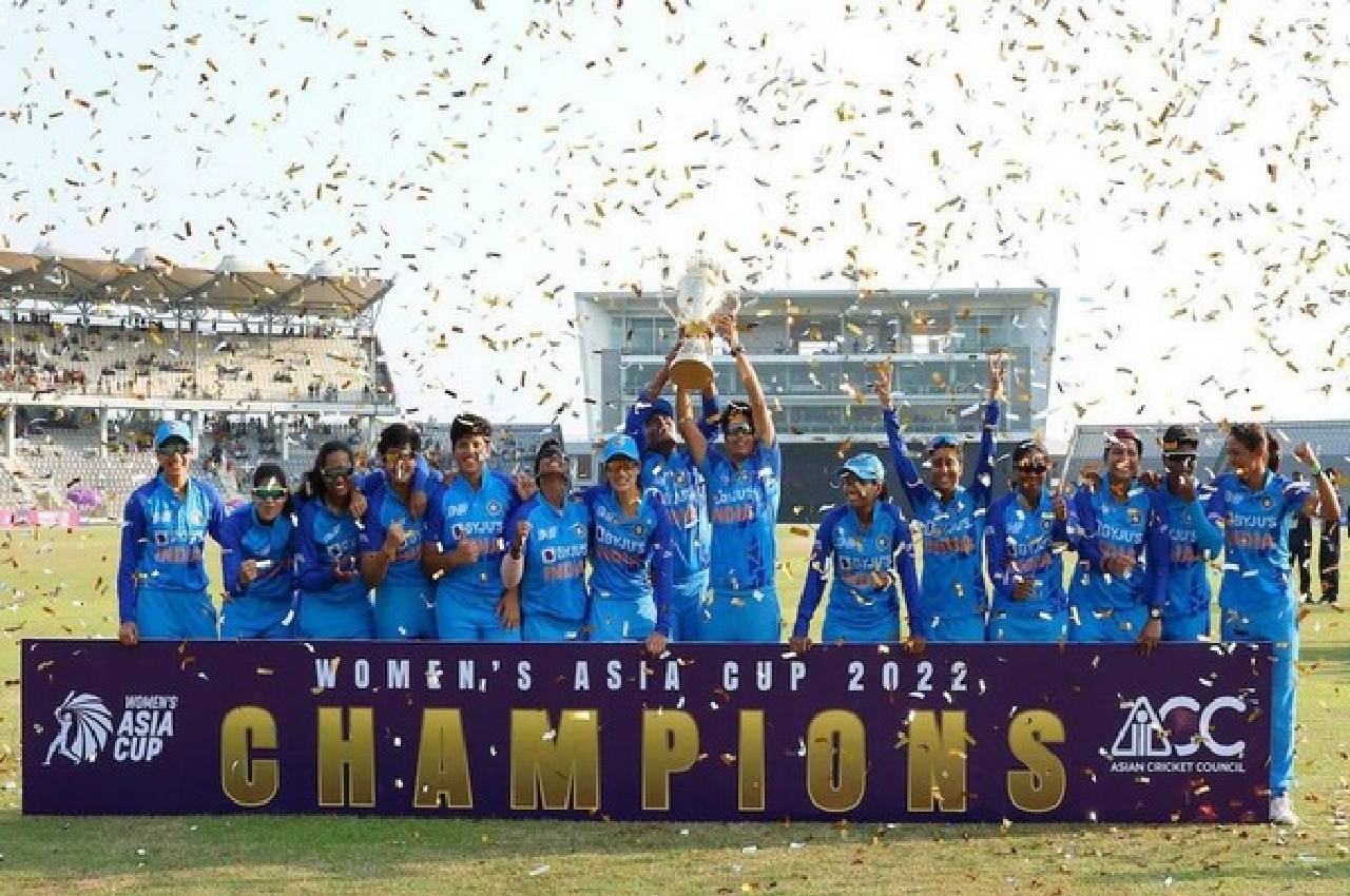 'Female cricketers to get equal pay as men,' announces BCCI