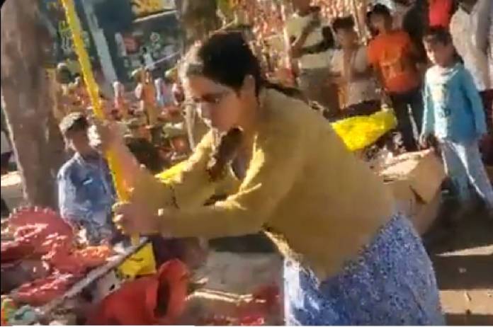 Lucknow woman destroys potteries of street vendors; FIR filed