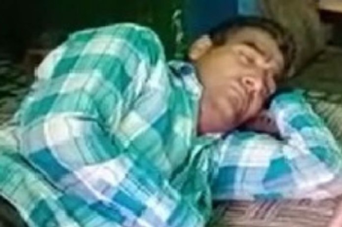 Can you believe? This man in Rajasthan sleeps 300 days a year