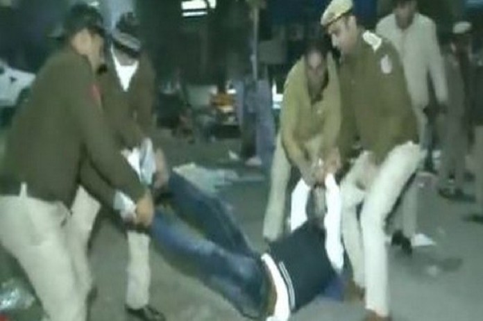Police detain protesting UPSC aspirants seeking another attempt