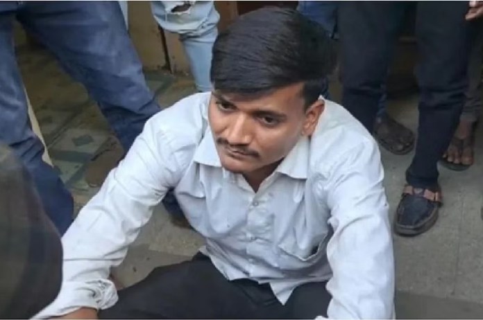 Gujarat cop killed wife in public, sat beside the dead body
