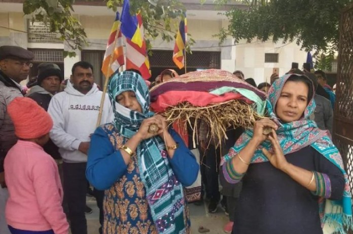Daughter-in-laws perform last rites of 105-yr-old woman, instead of 5 sons & 9 grandsons