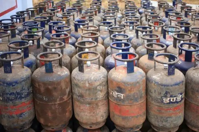 Commercial gas cylinder price increases by Rs 25