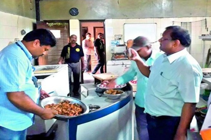 Woman die while 100 fall sick in Kerala, Govt runs inspection at over 400 food outlets