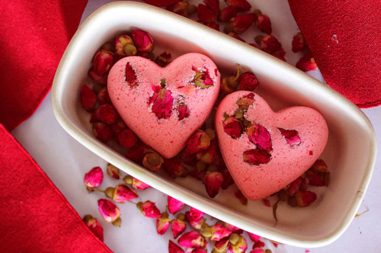 7 Thoughtful Gifts To Express Your Love For Her This Valentine
