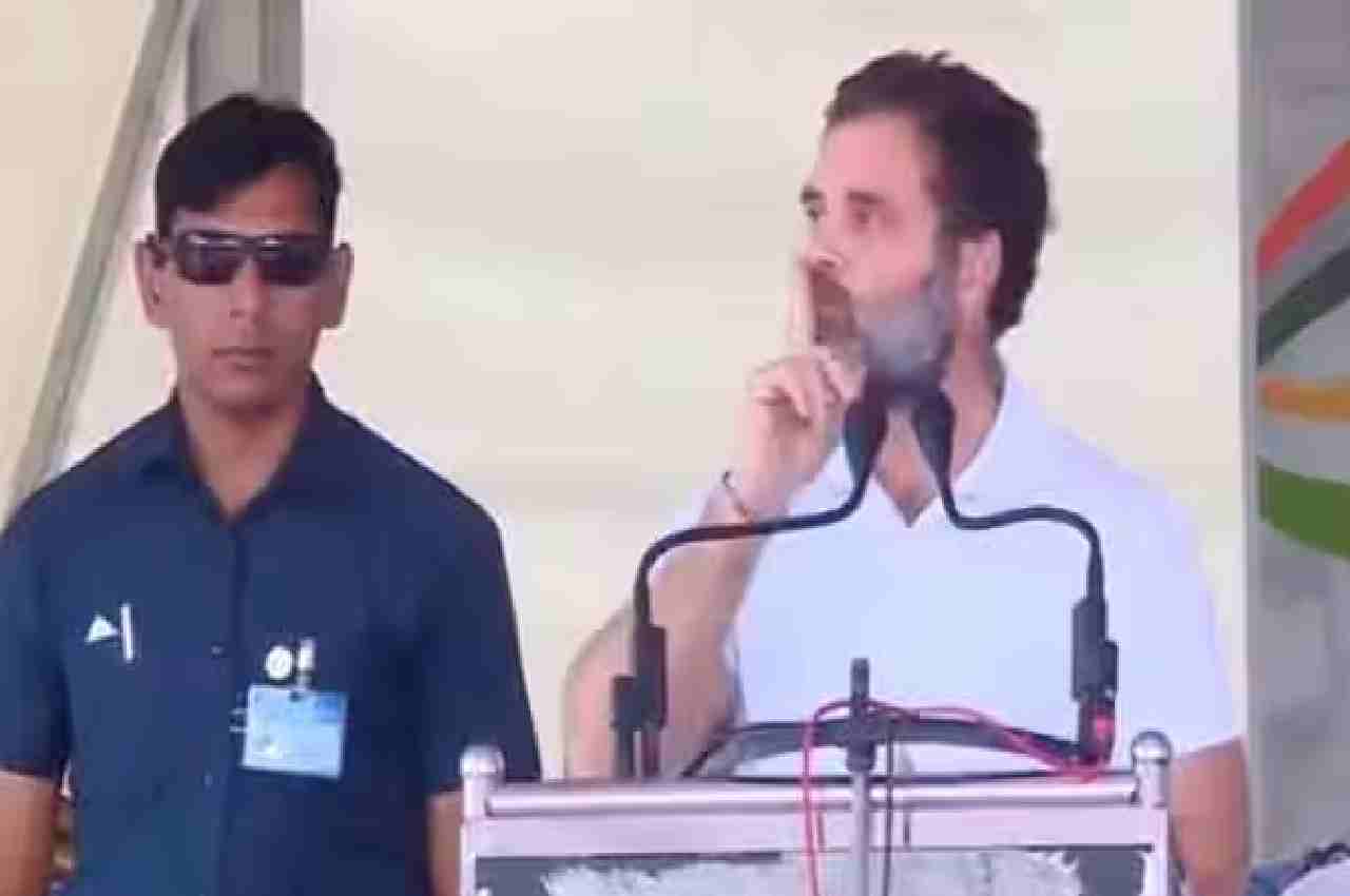 Rahul Gandhi stops speech hearing Azaan