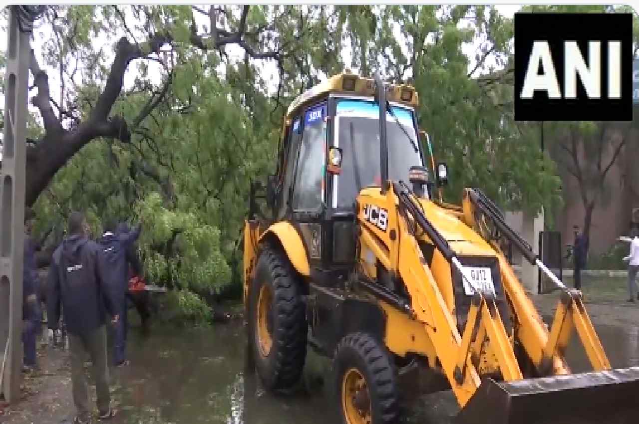 NDRF starts road clearance operation in Gujarat