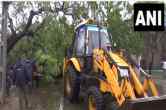 NDRF starts road clearance operation in Gujarat