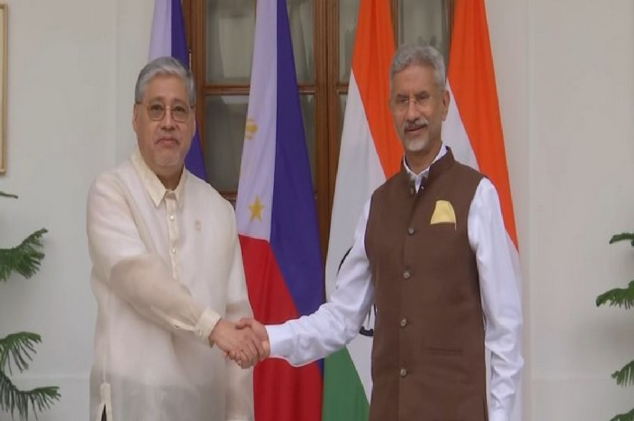 Foreign Ministers of both the countries; India and Philippines discusses matters on strengthening Indo-Pacific relations.