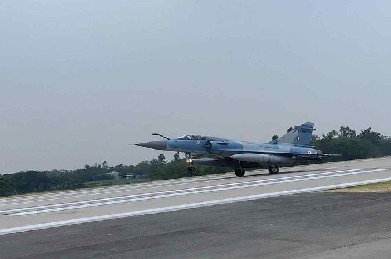 Fighter jet at Purvanchal Expressway