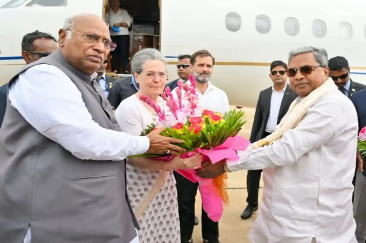 Sonia Gandhi, Mallikarjun Kharge