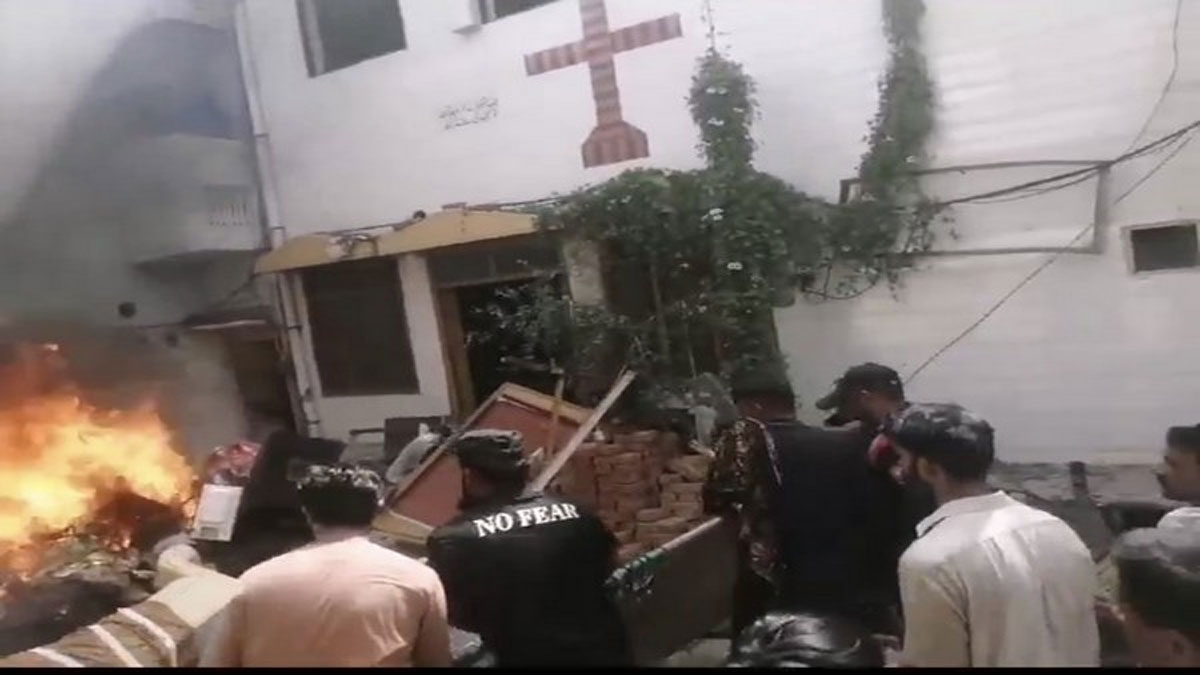 Pakistan 19 Churches Gutted 89 Christian Houses Burnt In Jaranwala Violence 6712