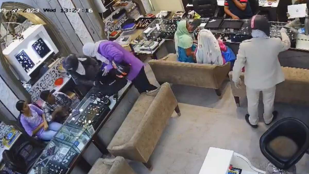 Delhi Robbery CCTV