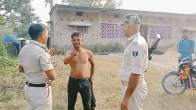 Hajipur drunkard caught by officers of Bihar police. (Photo Credit: News 24)