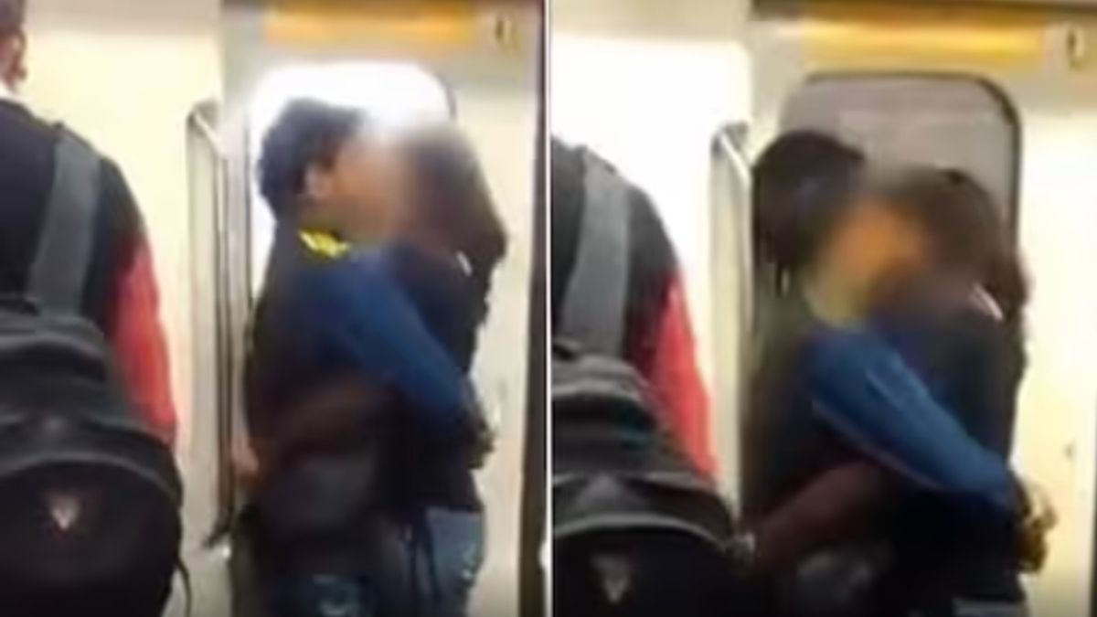 Viral Video: Another Couple Lock Lips Inside Delhi Metro (Screengrab from viral video)
