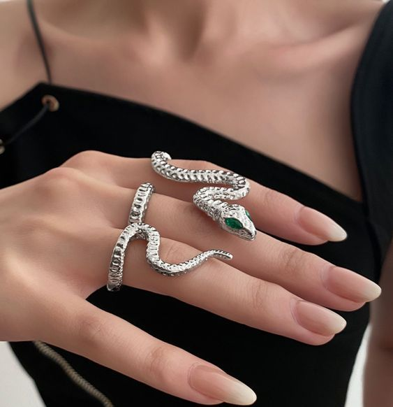 Jacquie Aiche Yellow Gold and Emerald Coil Snake Ring | Harrods PA