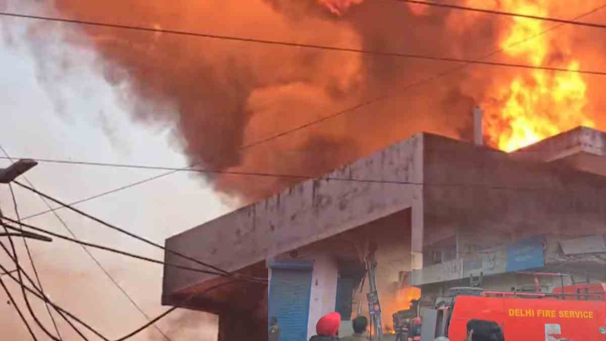 Tragic! 11 People Succumbed To Paint Factory Fire In Delhi