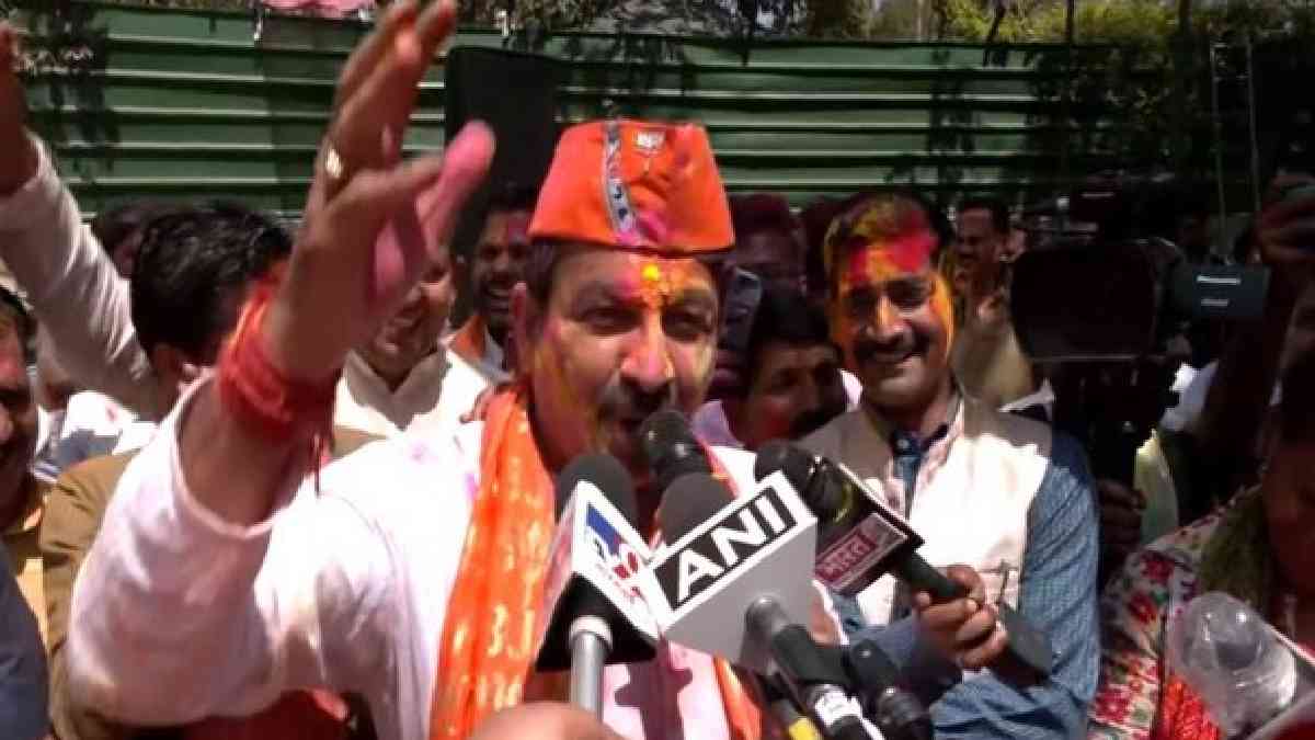 BJP MP Manoj Tiwari Attacks Kejriwal 