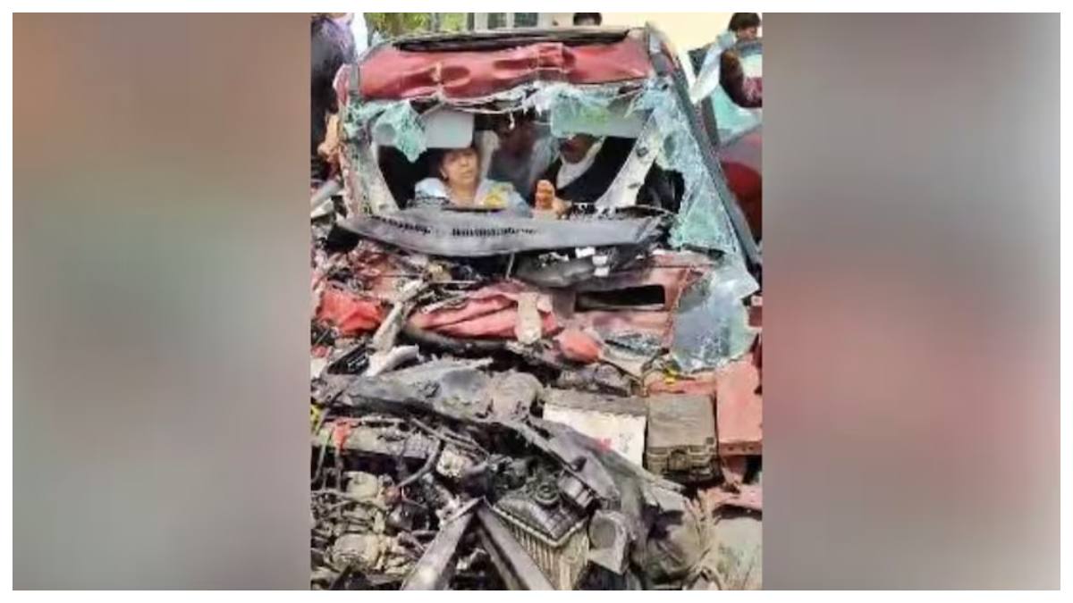 Heart-stopping incident on Yamuna Expressway near Dankaur: Creta car collides with overloaded truck, mother and daughter saved by airbag