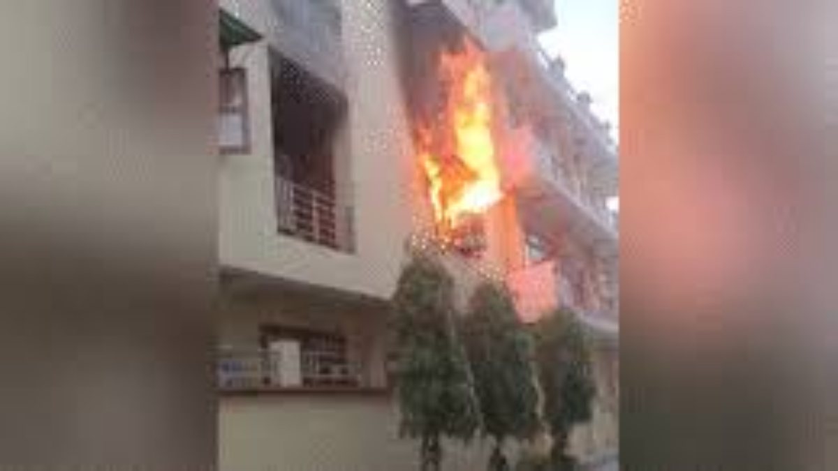 A major fire in Ghaziabad due to an AC unit explosion