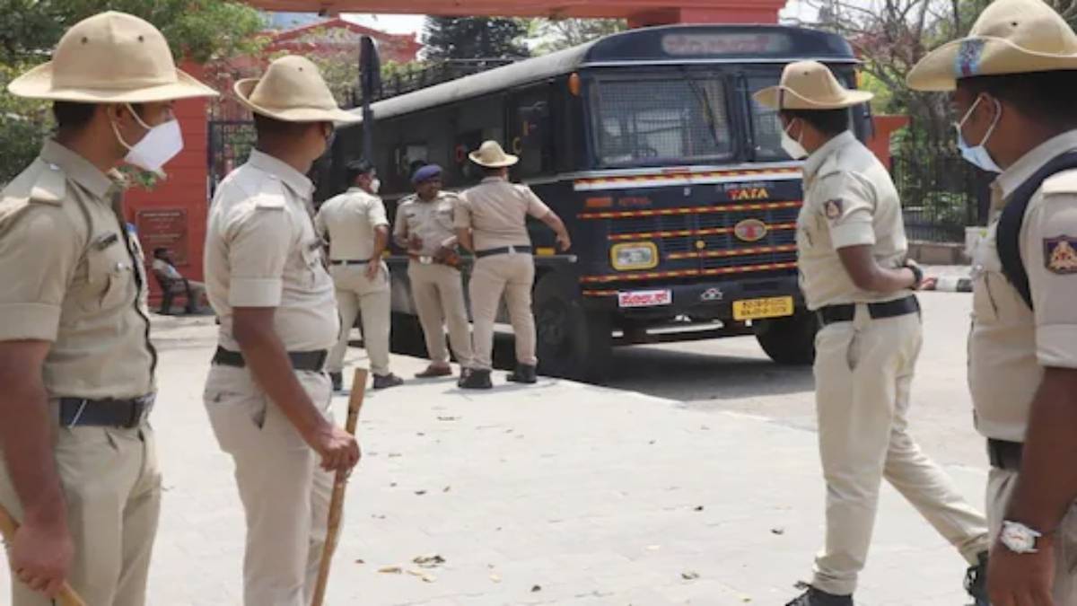 Karnataka: Four Policemen Injured In Attack On Police Vehicle