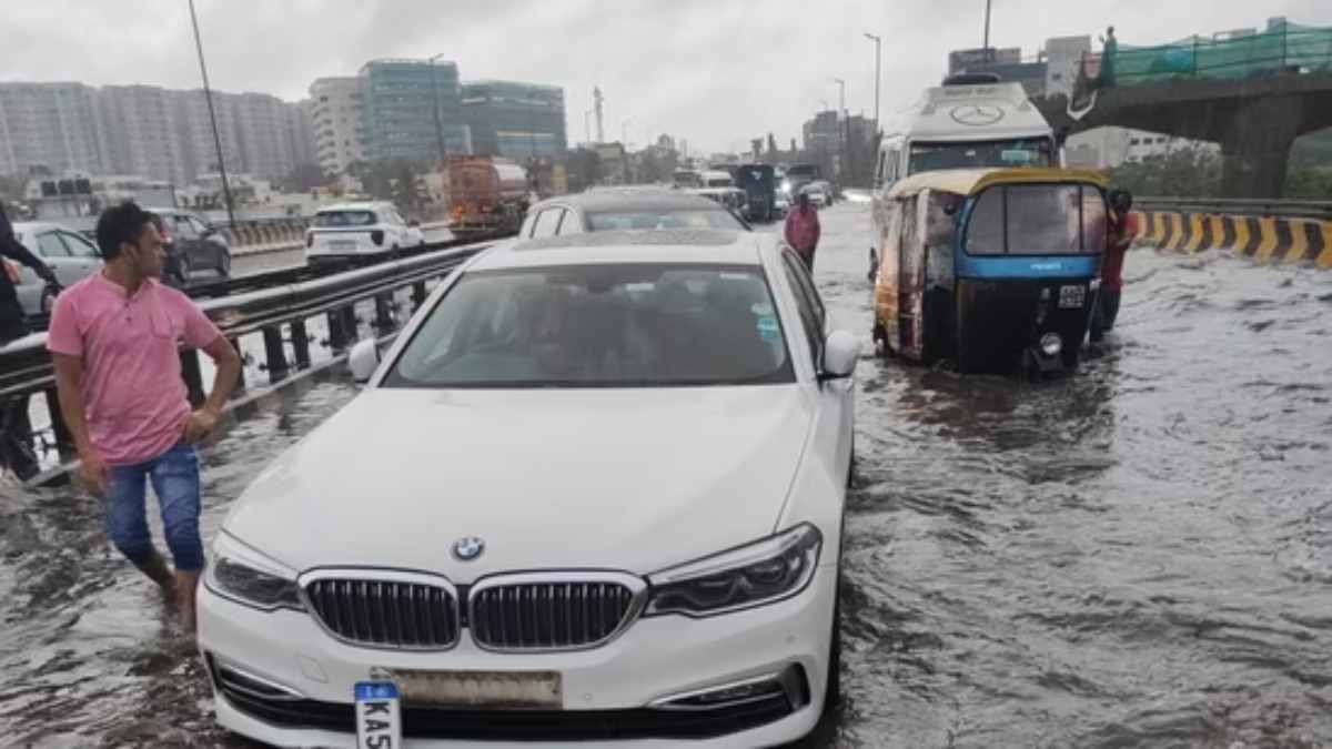 Severe waterlogging at Bengaluru Airport caused traffic chaos, inconveniencing passengers