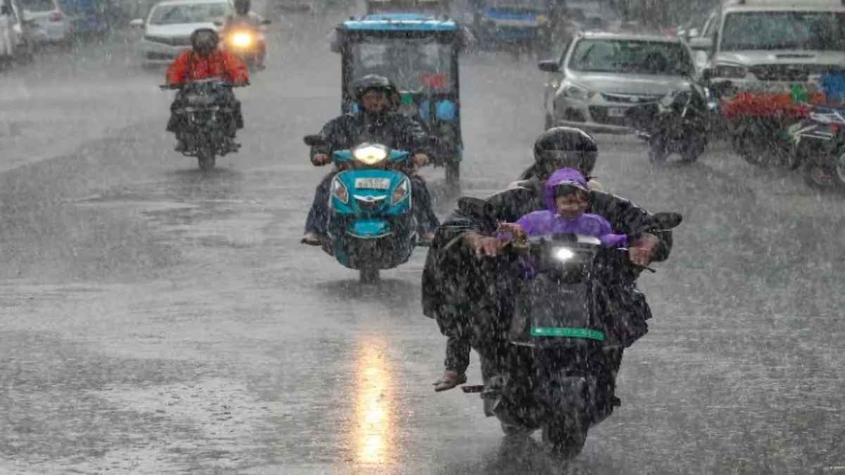 Light to moderate rain in Delhi-NCR, heavy showers In some states