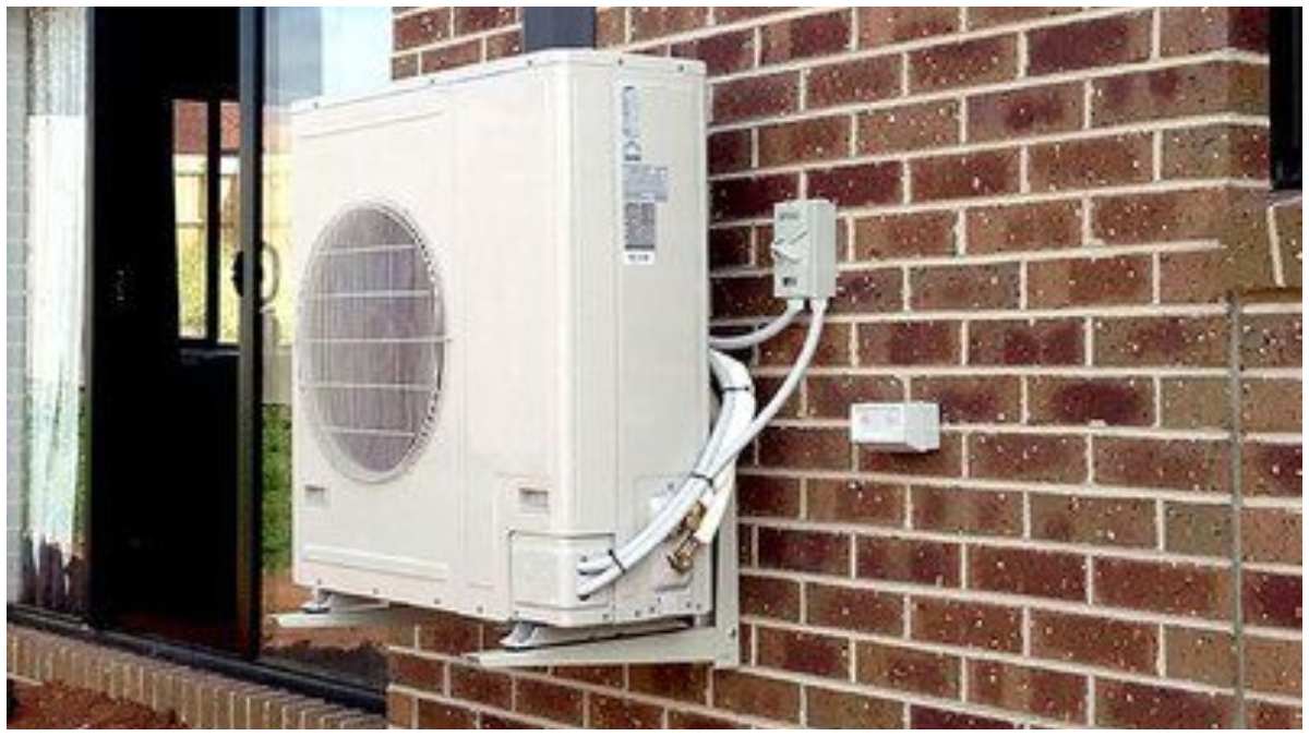 Air conditioner falls on 19 year old man in Delhi's Karol Bagh