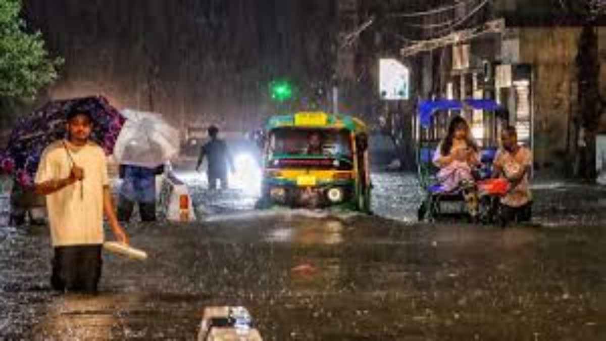 Delhi Weather: IMD Advises Caution For a Week Amid Severe Downpour, Major Roads Flooded