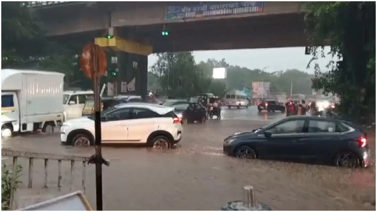 Pune heavy rain cause flood