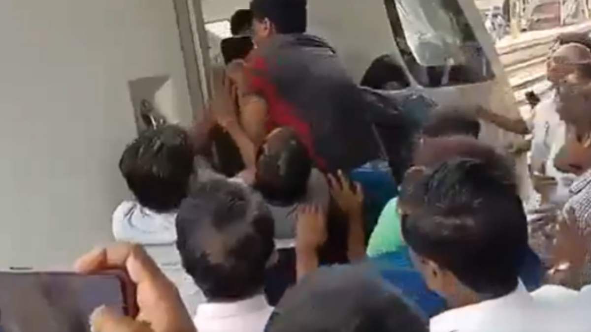 Video shows dispute between train drivers over the moving Vande Bharat train between Agra and Udaipur News24 –