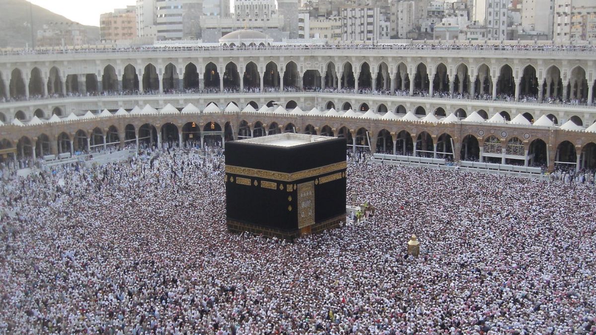 Saudi Arabia’s WARNING To Pakistan: Don’t Send ‘Beggars’ On Umrah Visas