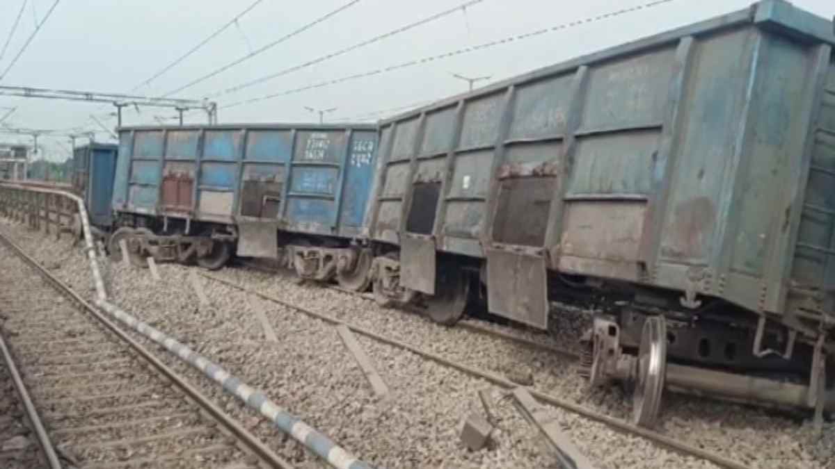 West Bengal: Five Wagons Of Goods Train Derail In New Maynaguri Railway Station