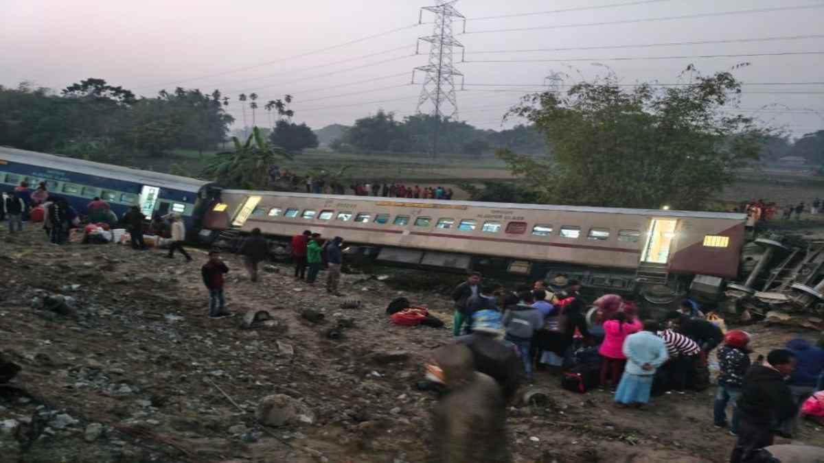 West Bengal: Five Wagons of Goods Train Derail in New Maynaguri Railway Station