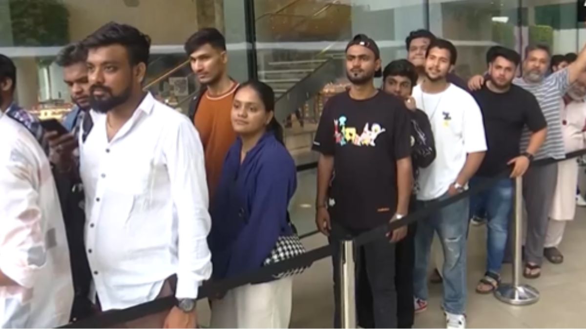 iPhone 16 Craze In India: Mumbai Man Stands For 21 Hours In Queue To Buy New Phone