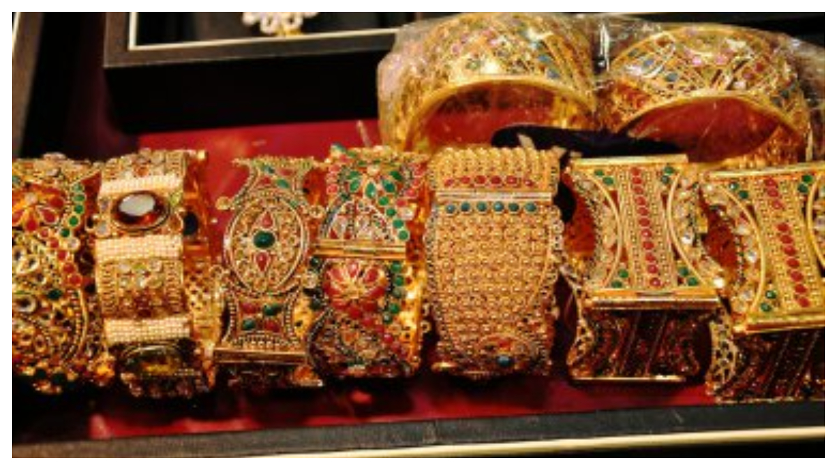 Gold Price Falls But Remains Above Rs 77,000; Check Here What Is The Rate In Your City!