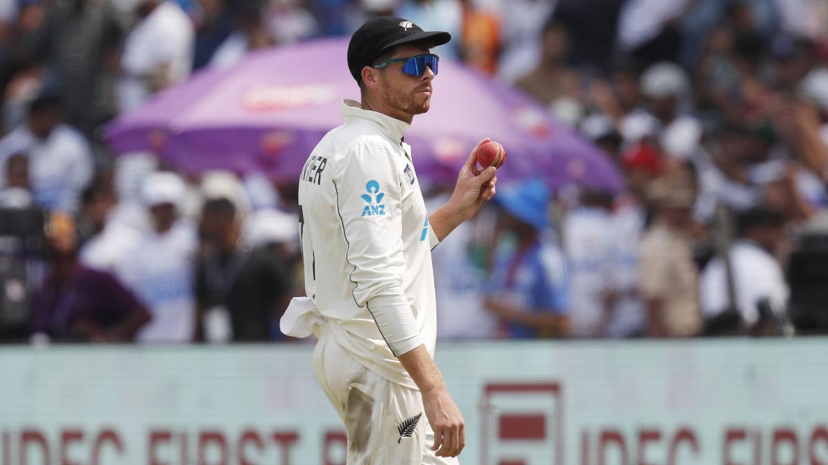 Mitchell Santner takes 7 wickets in 1st innings of second Test against India