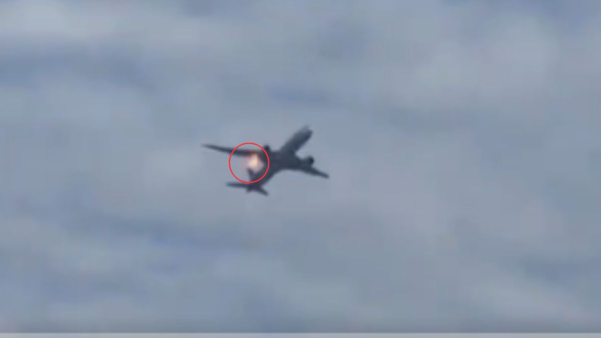 Boeing Aircraft With Over 250 Passengers Faces Mid-Air Crisis, Catches Fire | Watch Video