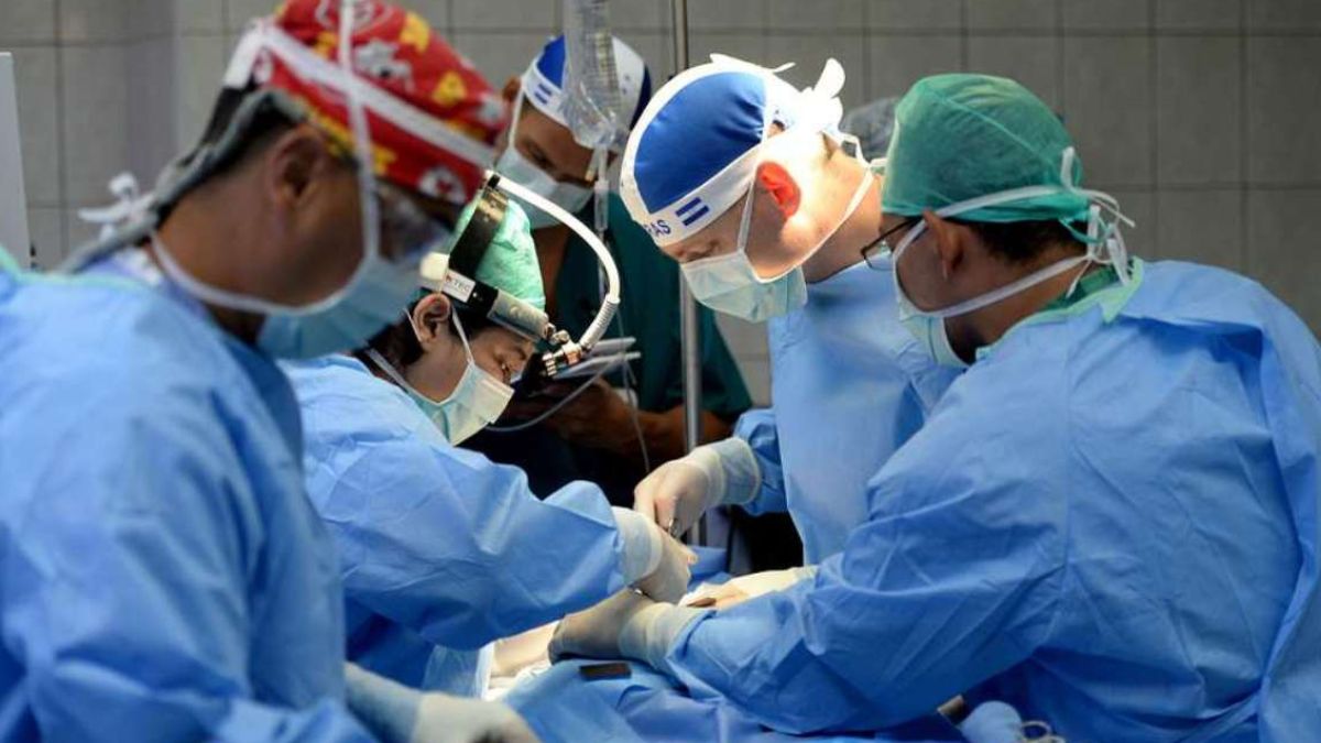 Woman Claims 9-Inch-Long Pipe Left In Her Abdomen During Surgery at Noida Hospital, Files Case