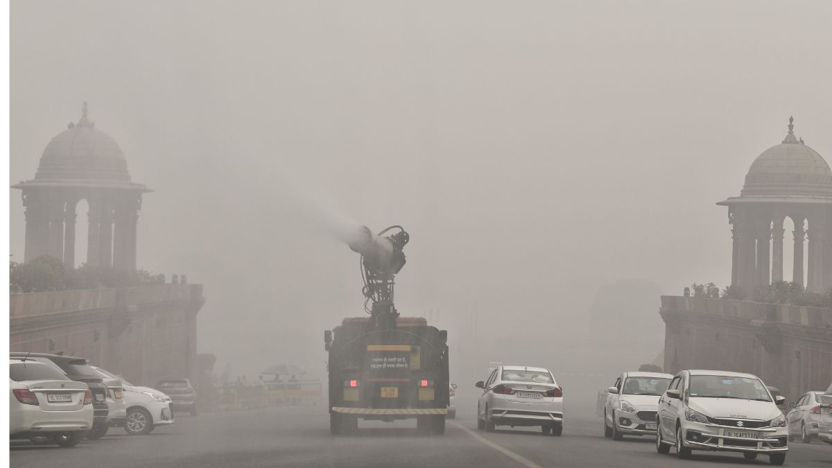 Delhi Pollution: AQI Remains ‘Very Poor,’ GRAP 4 Restrictions To Stay Till December 2, Except For Schools