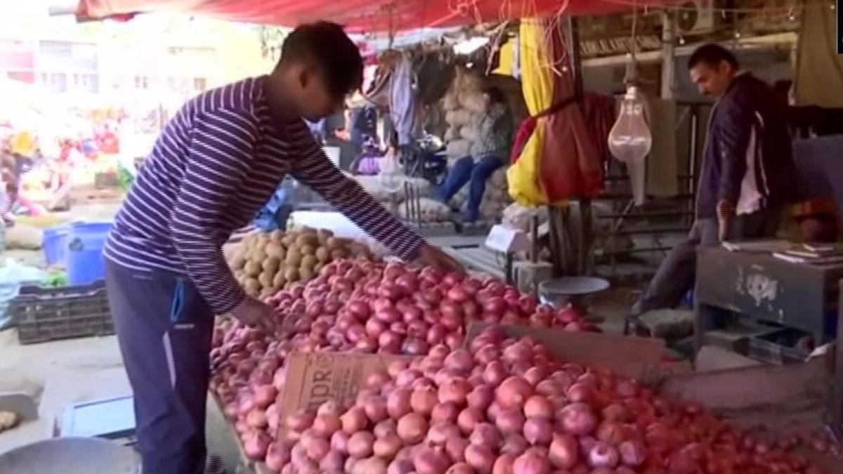 Onion Prices Skyrocket Again Leaving Customers In Distress, Check Rates In Delhi, Mumbai And Other Cities