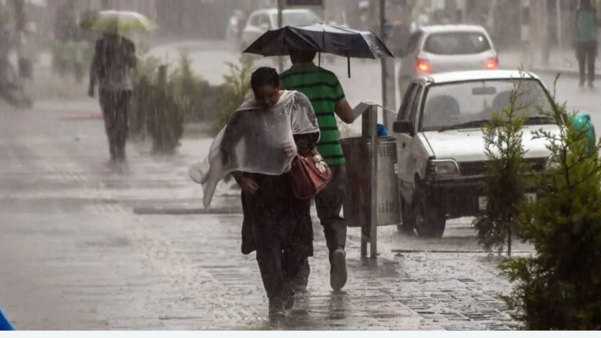 IMD Weather Update: Tamil Nadu, Kerala Brace For Weekend Rain, Delhi’s AQI Remains ‘Very Poor’