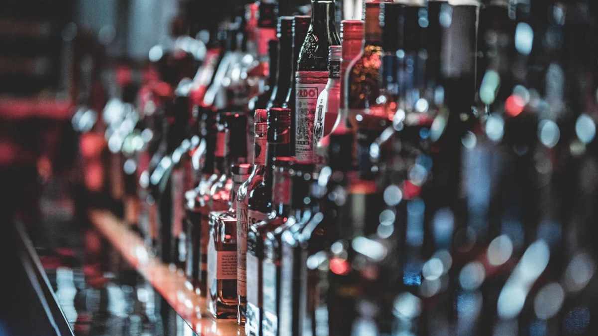 Noida liquor shops' extended by one hour for December 31