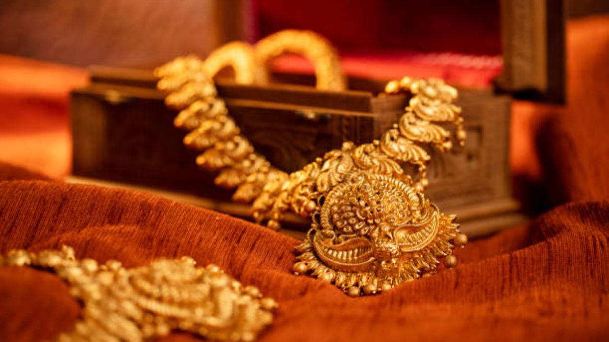 Gold Price Today: Bad news for Yellow metal buyers as gold prices rise amid wedding season, the price of 10 grams of 24-carat precious metal increased today by Rs 10 or 1 percent during the early morning trade. The hike was due to the investors anticipating an RBI monetary policy announcement.