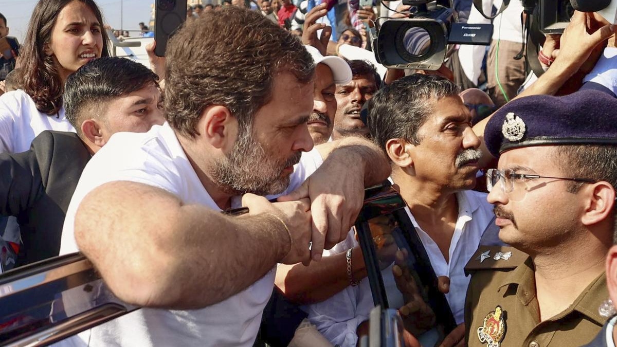 Rahul Gandhi, on Wednesday alleged that Uttar Pradesh police stopped his convoy at the Ghazipur border